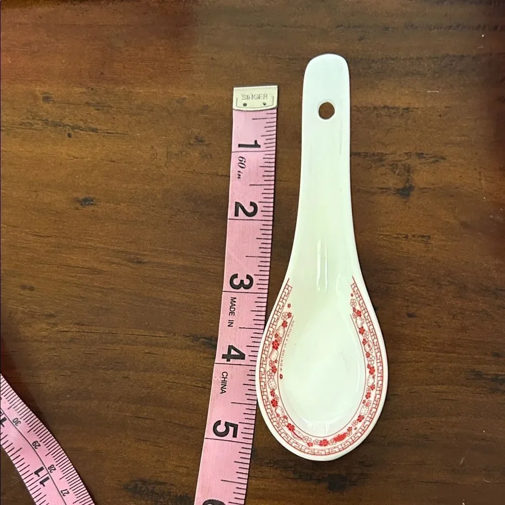 Wontoninamillion advent calendar item Red and White Ceramic Spoon new